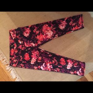 Fabletics size M capris